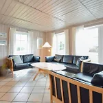 Casa de Férias Beautiful Home In Blavand With Sauna