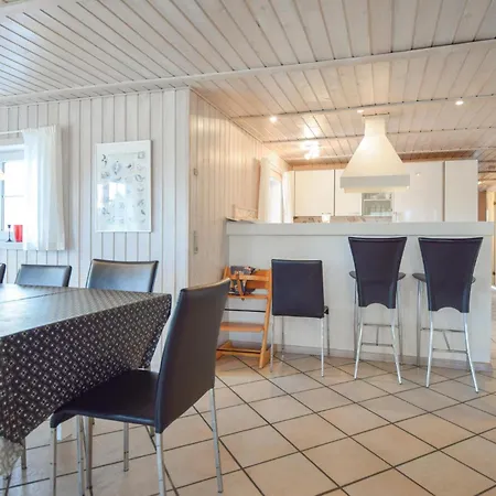 Casa de Férias Beautiful Home In Blavand With Sauna *