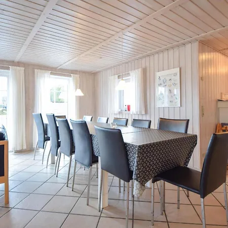 Beautiful Home In Blavand With Sauna Casa de Férias *